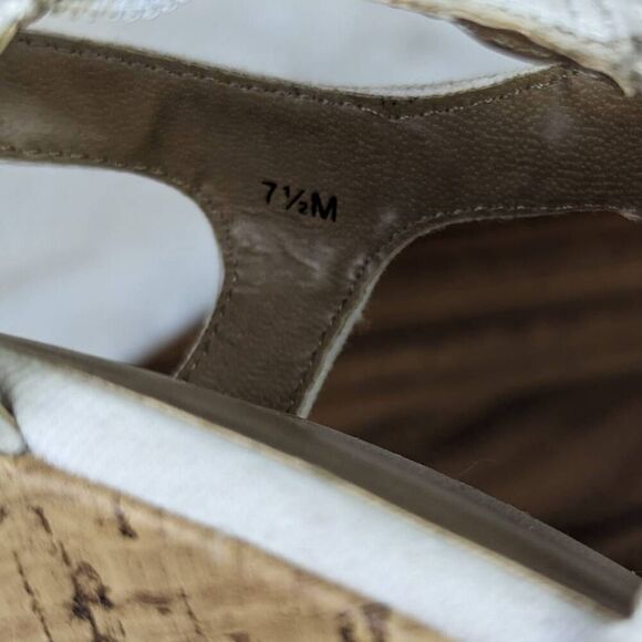 NWOT So Women’s 7.5 White Taffy Canvas Wedge Open Toe Sandals Heels - Picture 11 of 11